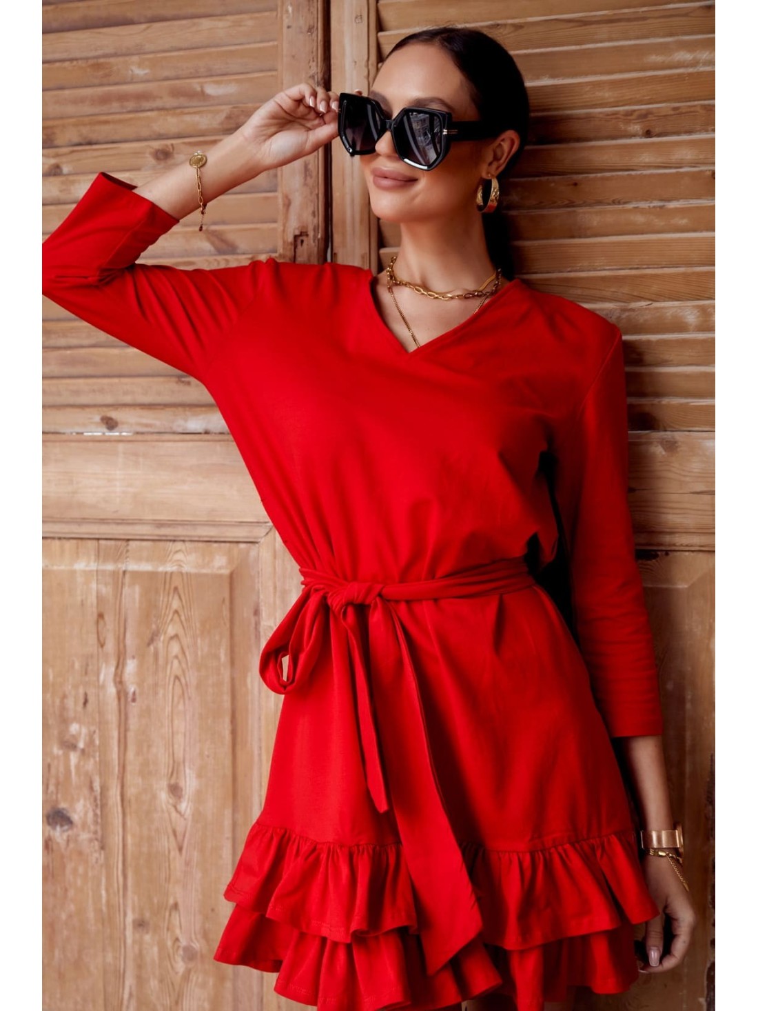 Glattes Kleid mit Rüschen und Gürtel, rot FK614 – Online-Shop – Boutique